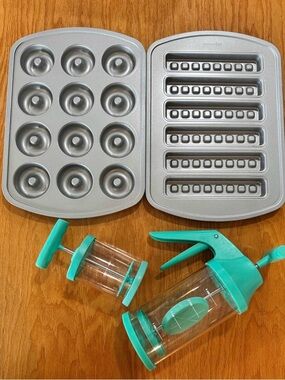 Pampered Chef Set: Donut + Waffle Stick Pans Batter Dispenser + Whip Cream Maker